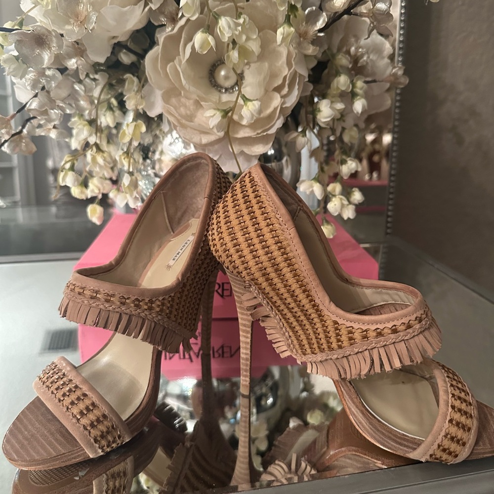 Chic Woven Tan Heels